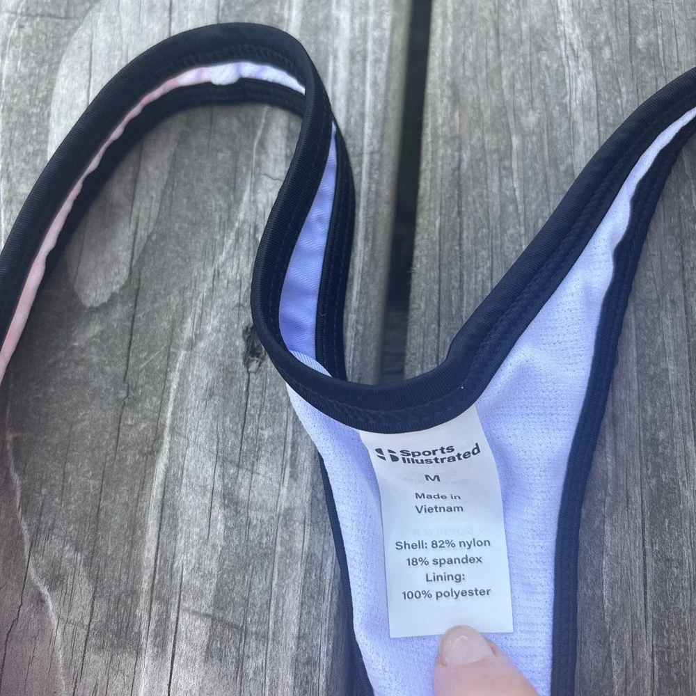 NWT Sports Illustrated Women's Athletic Bikini Top Zipper Removable Pads Size M